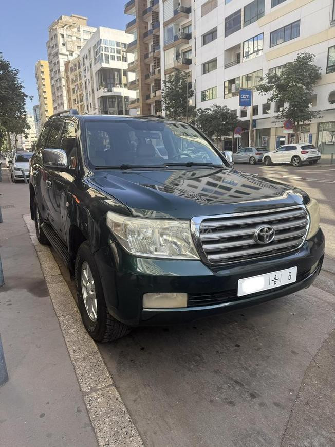 Toyota Land Cruiser 200 VX V8 