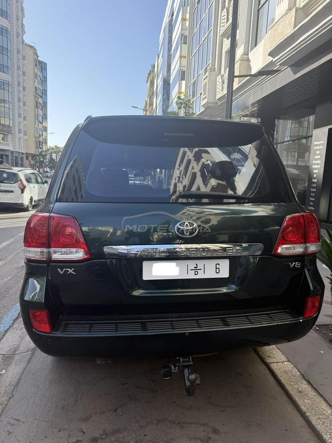 Toyota Land Cruiser 200 VX V8 