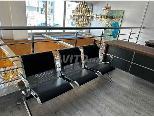 مقعد من الفولاذ المقاوم للصدأ بكسوة جلدية 2\3\4\5