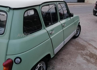 Renault R4 Essence Manuelle 1991 à Agadir