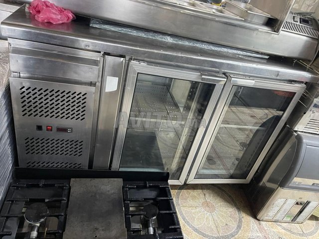 منضدة تبريد بأبواب زجاجية