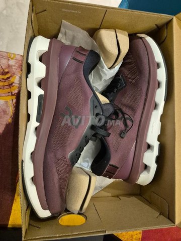 للبيع حذاء رياضي on - Cloudzone