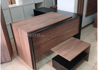 Bureau avec retour d'importation
