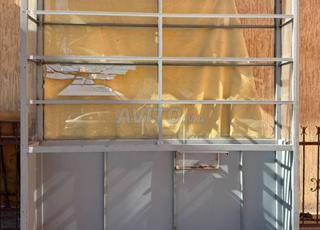 Vitrine présentoir en fer solide واجهة عرض حديدية