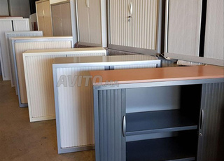 armoire métallique basse avec porte rideaux