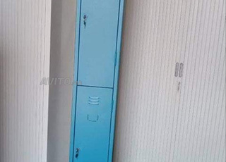 خزانة ملابس معدنية مهنية / في المخزن