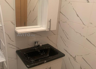 مغسلة مع خزانة و مرآة