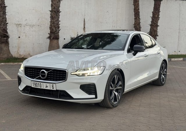 Volvo S60 Hybride 407cv R-design 2022 à Fès