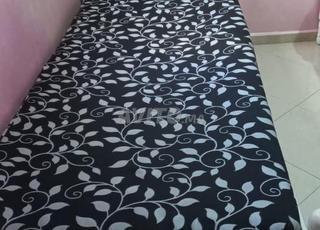 Deux moustiquaires en bois