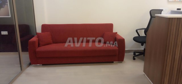 أريكة قابلة للتحويل إلى سرير