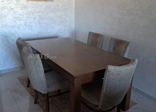 طاولة طعام مع 6 كراسي