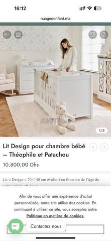 سرير أطفال وخزانة ذات أدراج من علامة تجارية