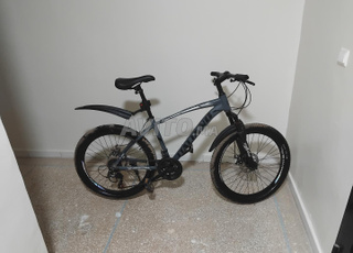 Moto à vendre presque neuve, achetée en septembre