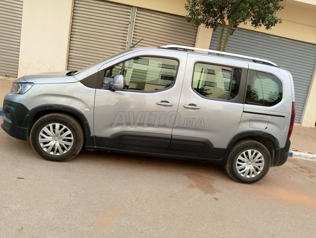 سيارة مستعملة نظيفة جدا