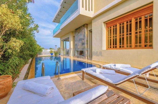 فيلا مجهزة تجهيزا جيدا