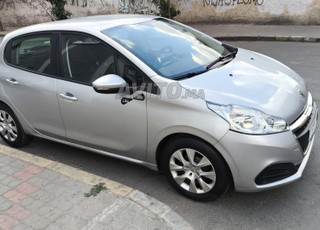 Peugeot 208 Essence Automatique 2017 à Casablanca