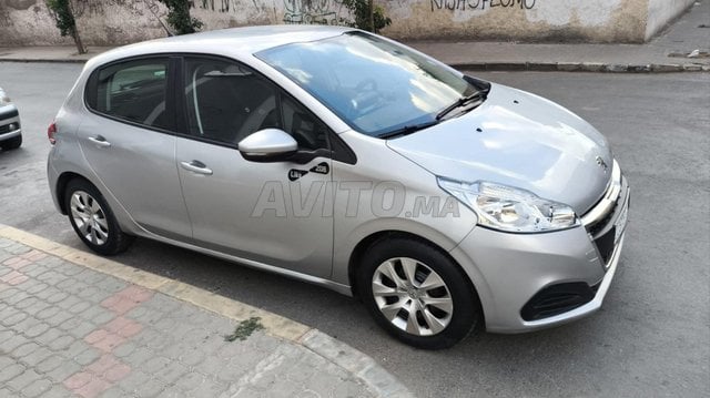 Peugeot 208 Essence Automatique 2017 à Casablanca