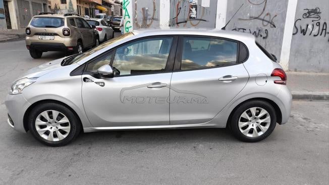 Peugeot 208 Essence Automatique 2017 à Casablanca