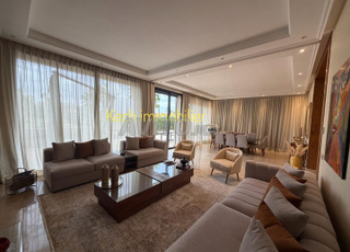 Villa moderne vue sur golf à vendre