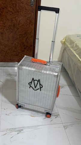 حقيبة سفر Rimowa للبيع