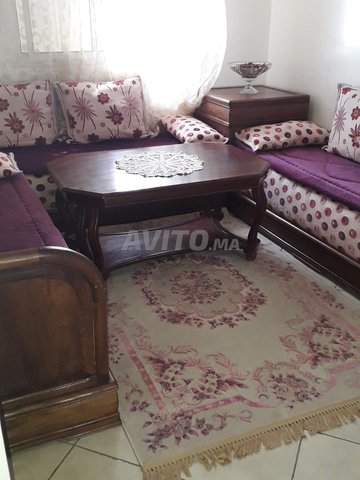 صالون صغير كامل مع مراتب .