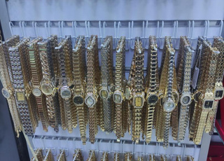 ساعات نسائية