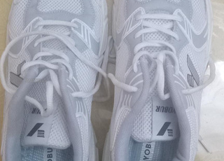 Sbardilla 44 encore neuf, je viens de l'acheter, il ne me va pas