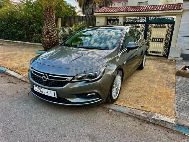 أسترا أوتوماتيكية مع إمكانية الاسترجاع