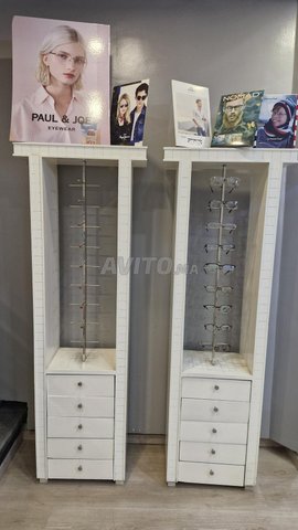 أثاث عرض وحوامل للنظارات