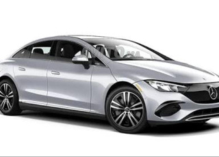 سائق توصيل بسيارة