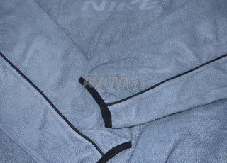 كنزة نايك عتيقة من عام 1990