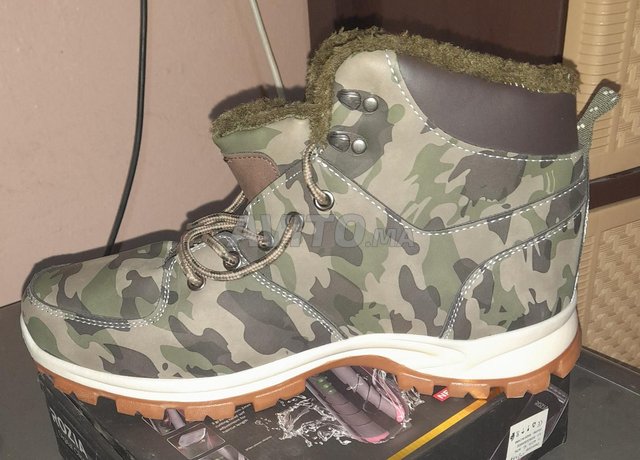 Chaussure militaire neuve, pointure 44