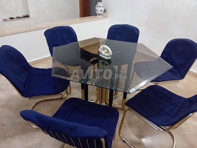 غرفة طعام و 6 كراسي