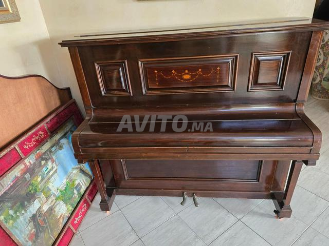 بيانو معدني حائطي - 2