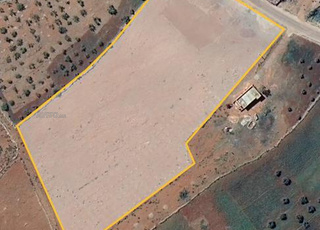 Hectare à vendre sur le goudron, eau, électricité