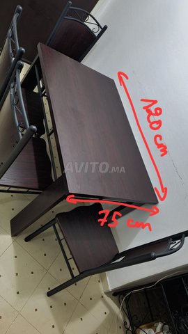 طاولة طعام مع 4 كراسي