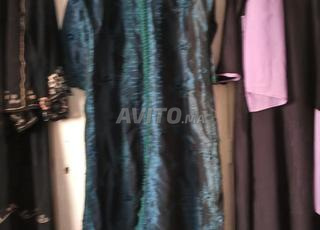 عباية مع الشال الخاص بها