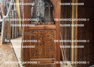 Porte en bois sculpté sur mesure, menuiserie marocaine authentique