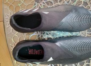 حذاء رياضي لكرة القدم