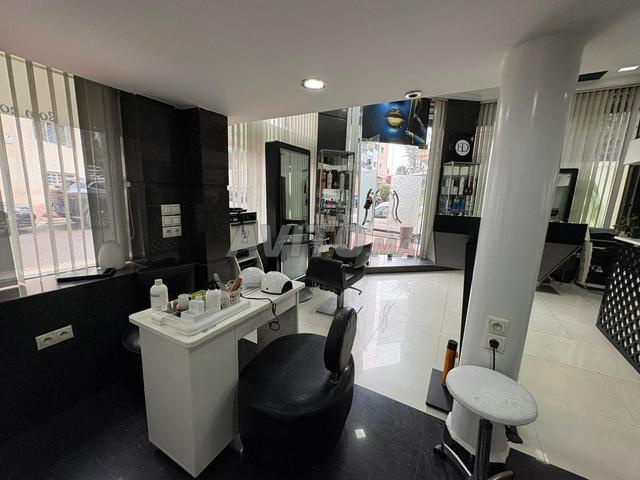 Salon de coiffure équipée 80m2 à vendre 2Mars