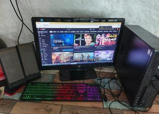 PC bureau avec tous les accessoires
