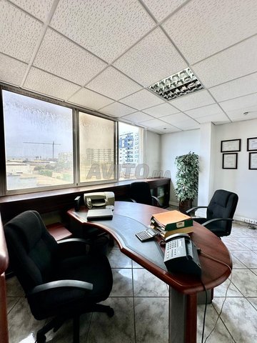 مكتب مجهز للإيجار