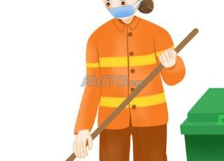 عاملة نظافة مربية مساعدة في المطبخ