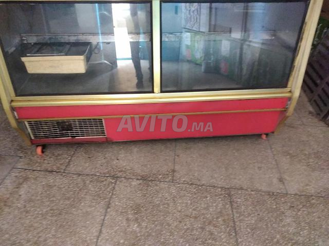 Réfrigérateur pour laiterie ou commerce