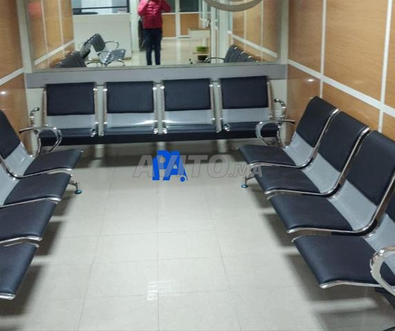 أريكة جلد صناعي 3 مقاعد بقاعدة من الفولاذ المقاوم للصدأ