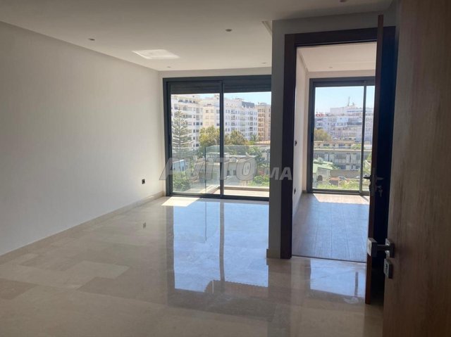 Joli studio neuf à louer 48m² à Casablanca