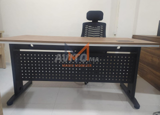 كرسي كورسي من نسيج شبكي أسود