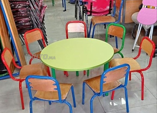 طاولة وكرسي لمدرسة حضانة