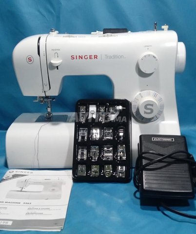 ماكينة خياطة مع ملحقات