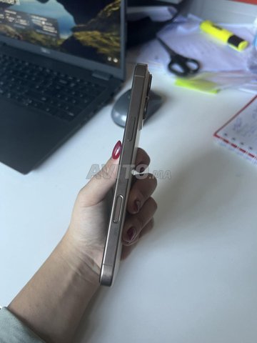 I phone 16 pro max بطاقة SIM الإلكترونية